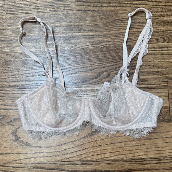 Victoria’s Secret Elegant Lace Underwire Push Up without padding Bra size 32C - Picture 1 of 5